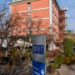 First Malpensa מלון 4*