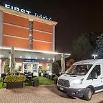 First Malpensa מלון