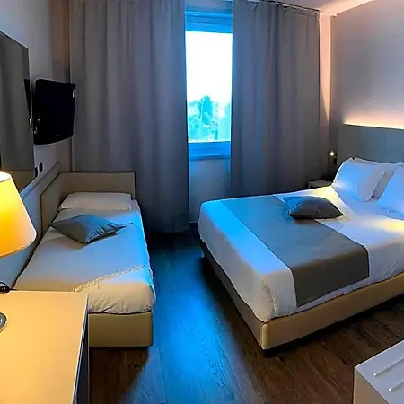 Hotel First Malpensa 4*